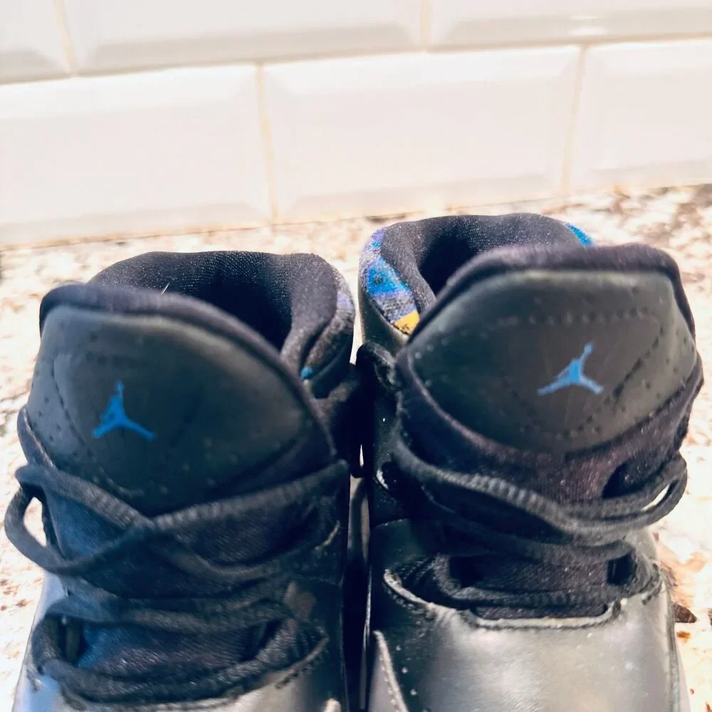 Air Jordan low top fashion sneakers Size 9